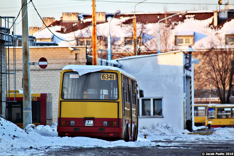 6341
Z zimową czapeczką w 2010 roku, gdy na Woronicza było jeszcze trochę Ikarusów.
Słowa kluczowe: IK260 6341